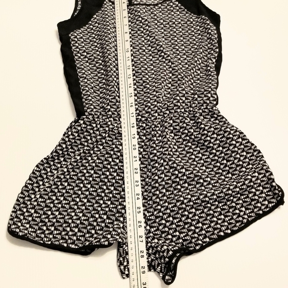 Paper Crane Black&White Sleeveless Rompers, Small - Picture 8 of 9